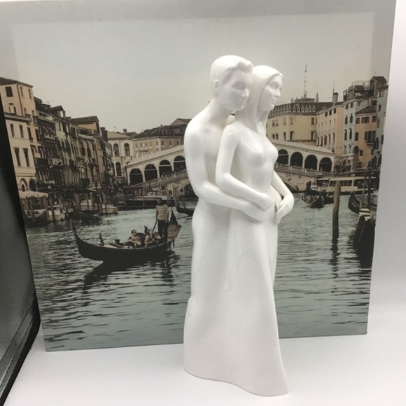 Coalport Moments In Love Bone China Figurine Made in England 2000 - Picture 8 of 10